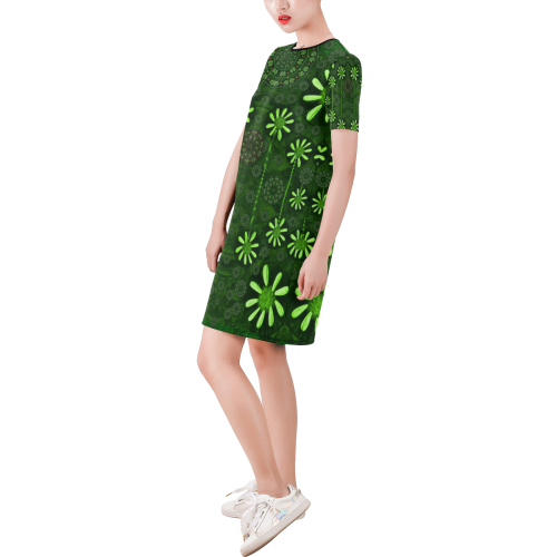 Strawberry flowers in the dark Short-Sleeve Round Neck A-Line Dress (Model D47)