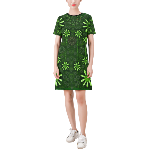 Strawberry flowers in the dark Short-Sleeve Round Neck A-Line Dress (Model D47)