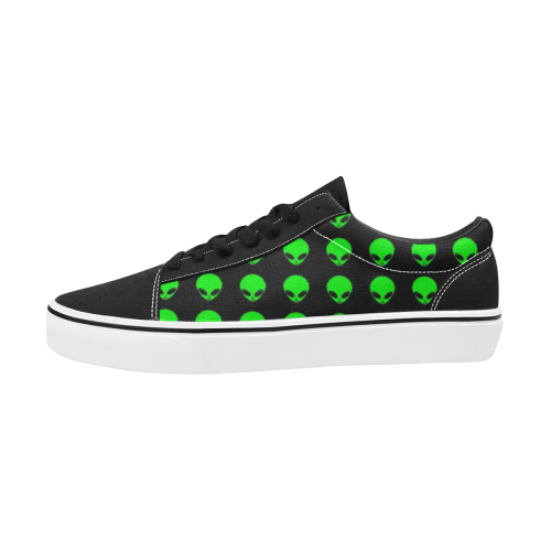 Green Alien Head Men's Low Top Skateboarding Shoes (Model E001-2)