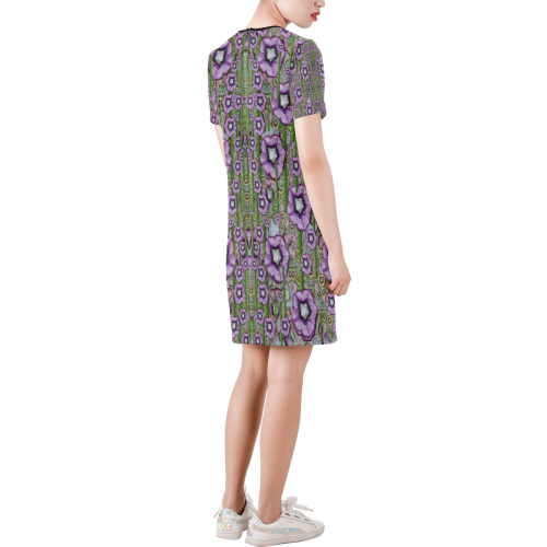 Jungle fantasy flowers climbing to be in freedom Short-Sleeve Round Neck A-Line Dress (Model D47)